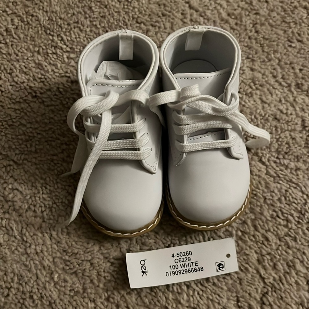 White shows size 4